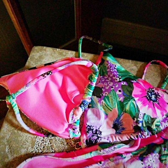 Victoria's Secret bikini - Picture 3 of 4